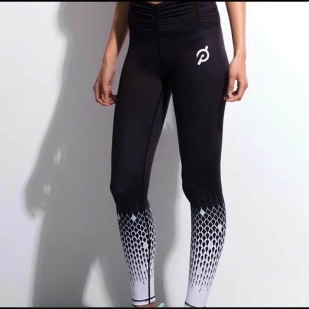 NWOT Peloton Scrunch Leggings, size Lg